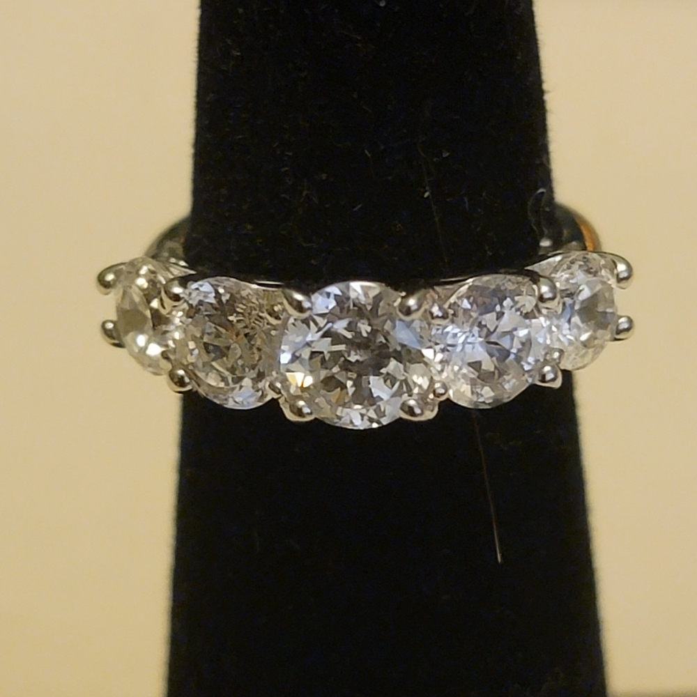 Beautiful  sterling silver cz band ring size 4